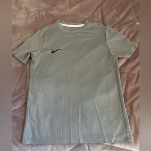 Nike Gray boys dri fit short sleeve top size large